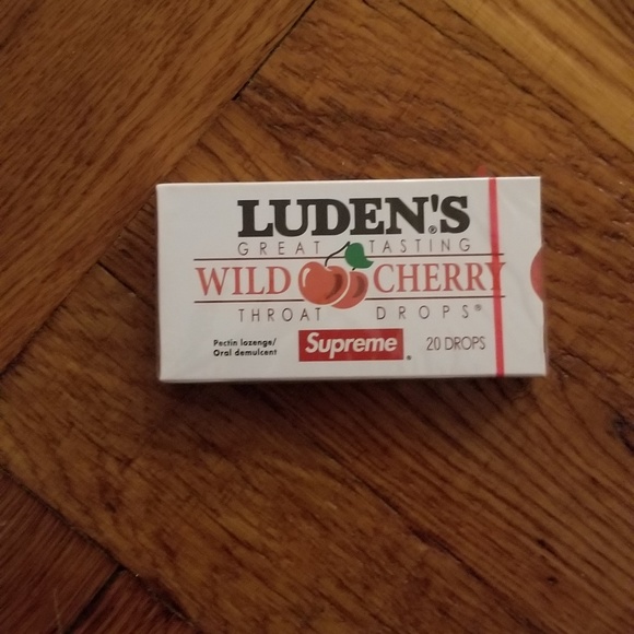 Supreme handwarmer free gift - Picture 3 of 3